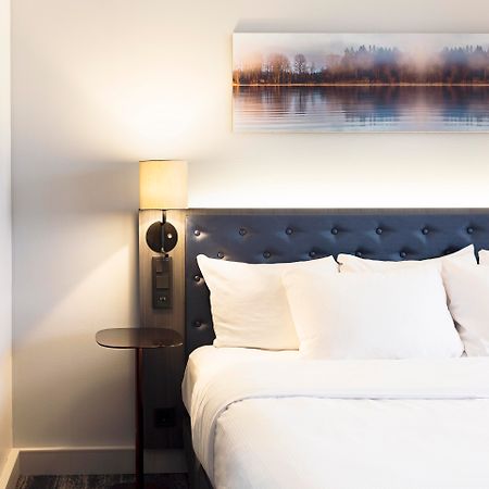 Hilton Helsinki Strand Exterior foto A bedroom at the hotel