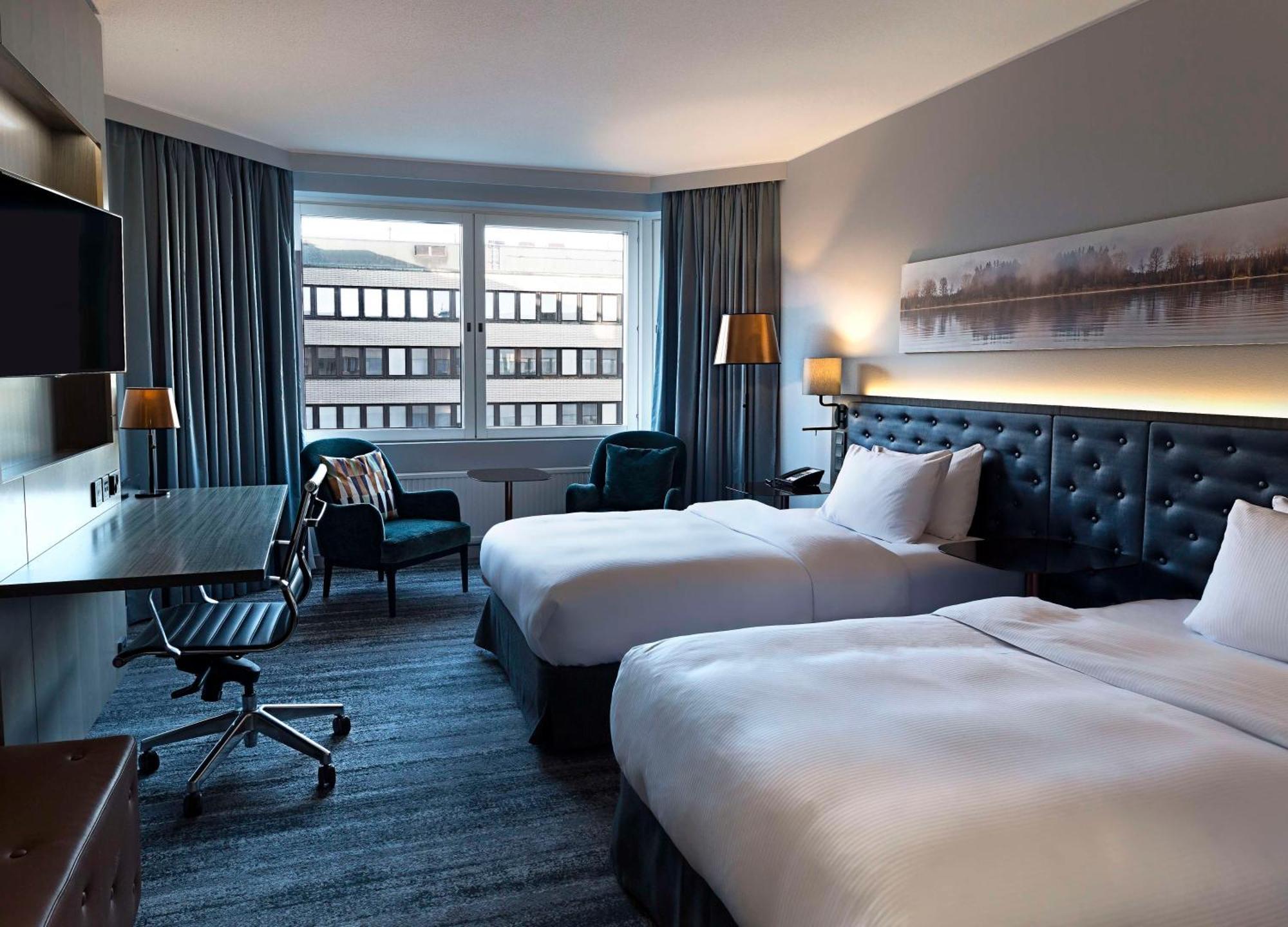 Hilton Helsinki Strand Exterior foto A room at the hotel