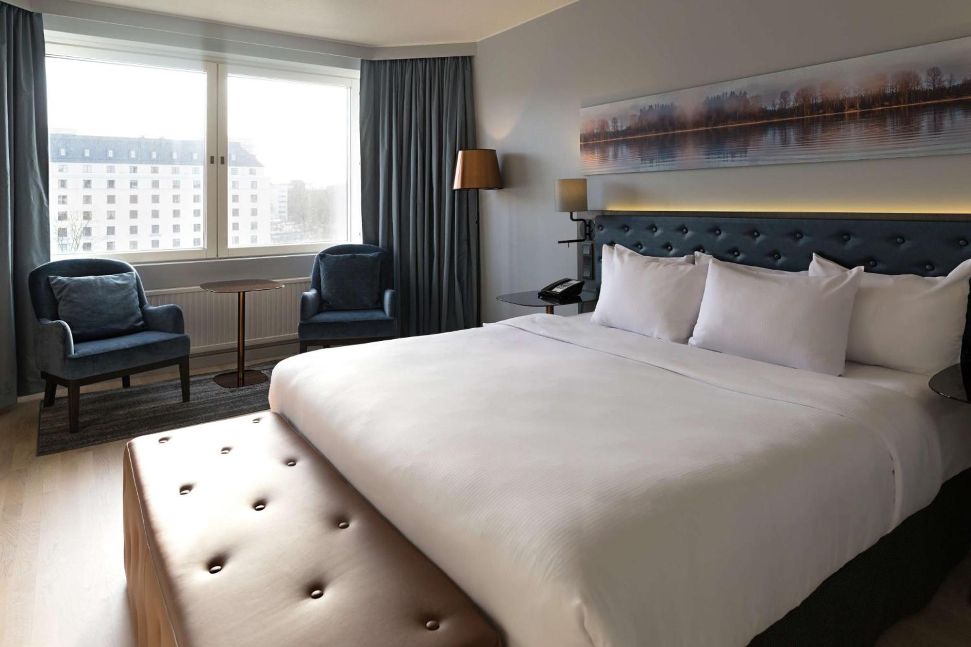 Hilton Helsinki Strand Exterior foto A bedroom at the hotel