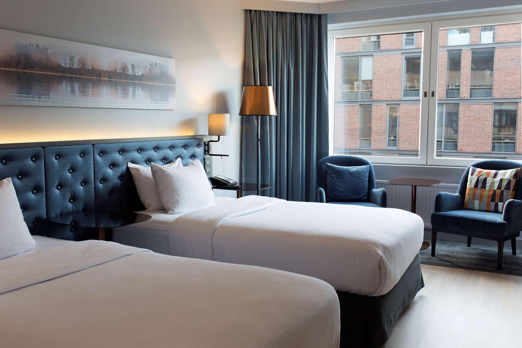 Hilton Helsinki Strand Exterior foto A room at the hotel
