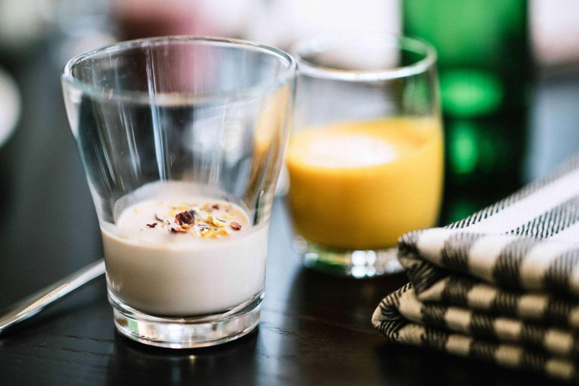 Hilton Helsinki Strand Exterior foto A glass of eggnog